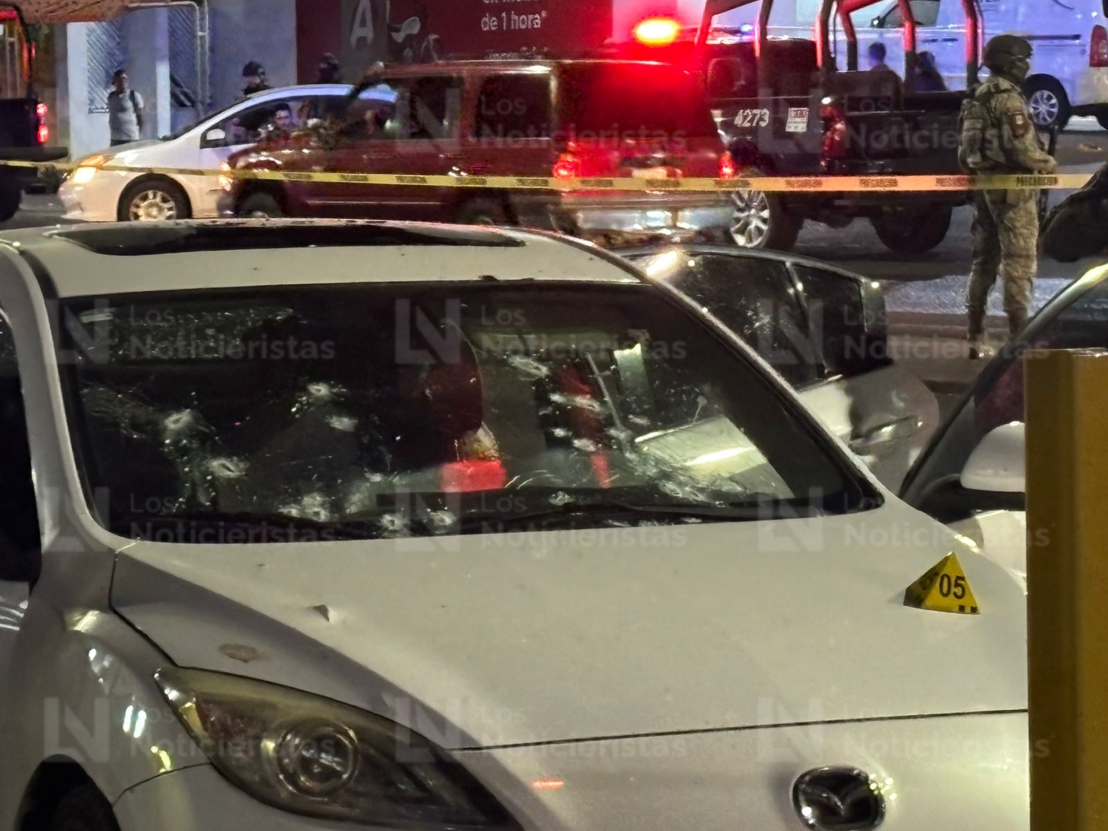 Mazda blanco dos ejecutados en Culiacán