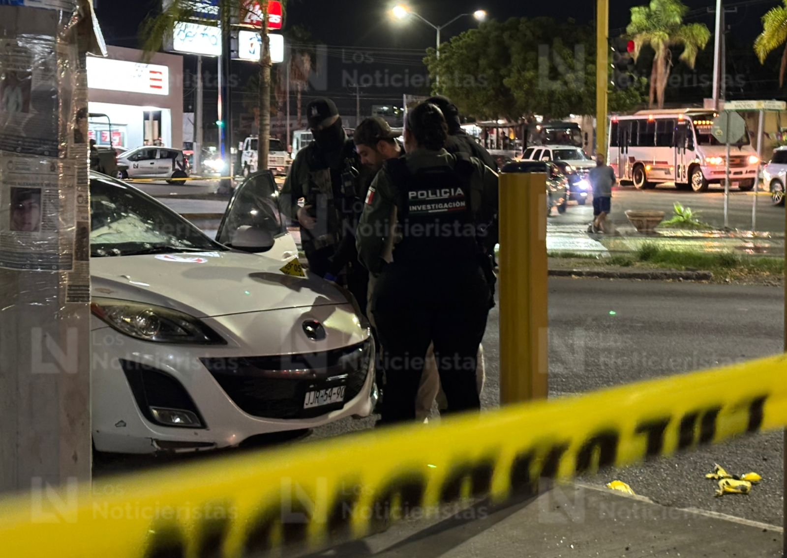 Mazda blanco dos ejecutados en Culiacán