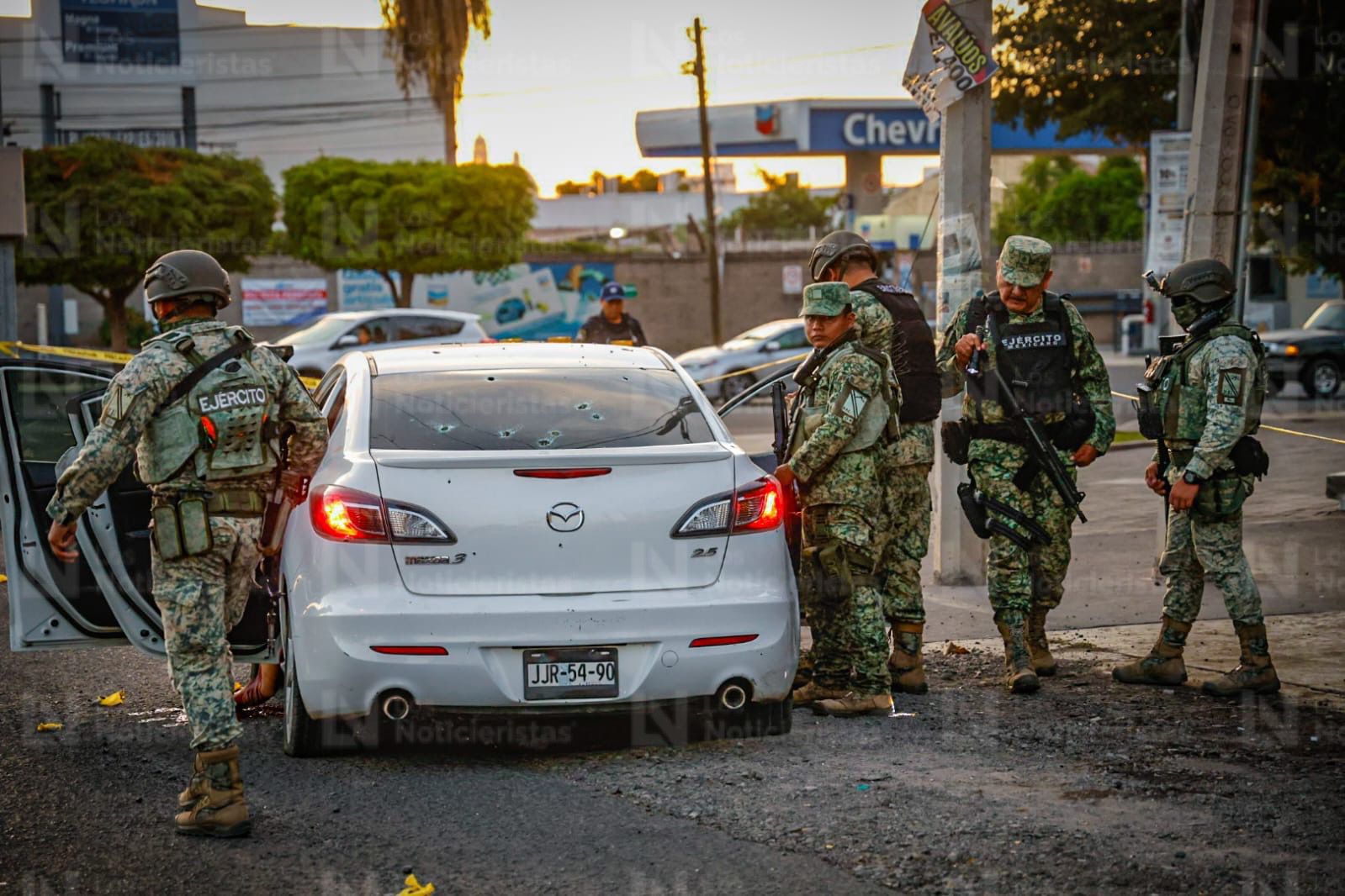 Acribillan a dos hombres a bordo de un Mazda en Caseta Cuatro en Culiacán
