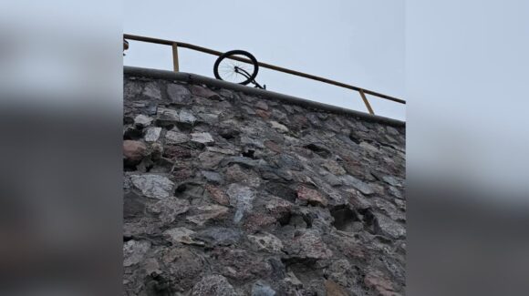Menor cae en su bicicleta desde las alturas del Cerro de la Memoria de Los Mochis, Sinaloa