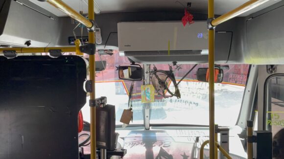 Colocan minisplit en camiones urbanos de Los Mochis como plan piloto; esto opinan pasajeros