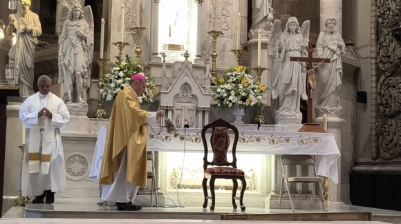 Obispo de Mazatlán eleva oración por mineros atrapados en Rosario, Sinaloa durante Misa de Pascua