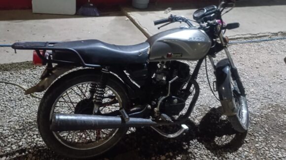 Motocicleta con reporte de robo es recuperada por autoridades municipales tras denuncia ciudadana en Mazatlán, Sinaloa