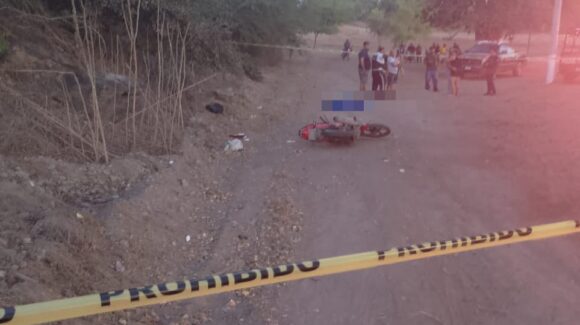 Motociclista pierde la vida tras sufrir accidente en el municipio de Eldorado, Sinaloa