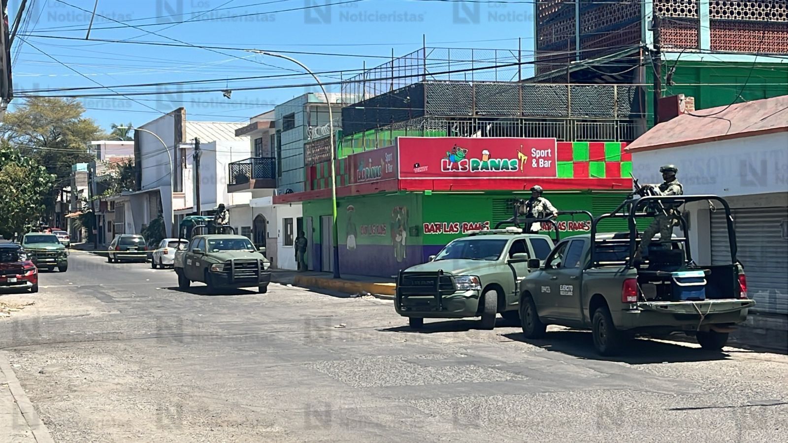 Ejecutan a una mujer frente al Bar Ranas en Culiacán