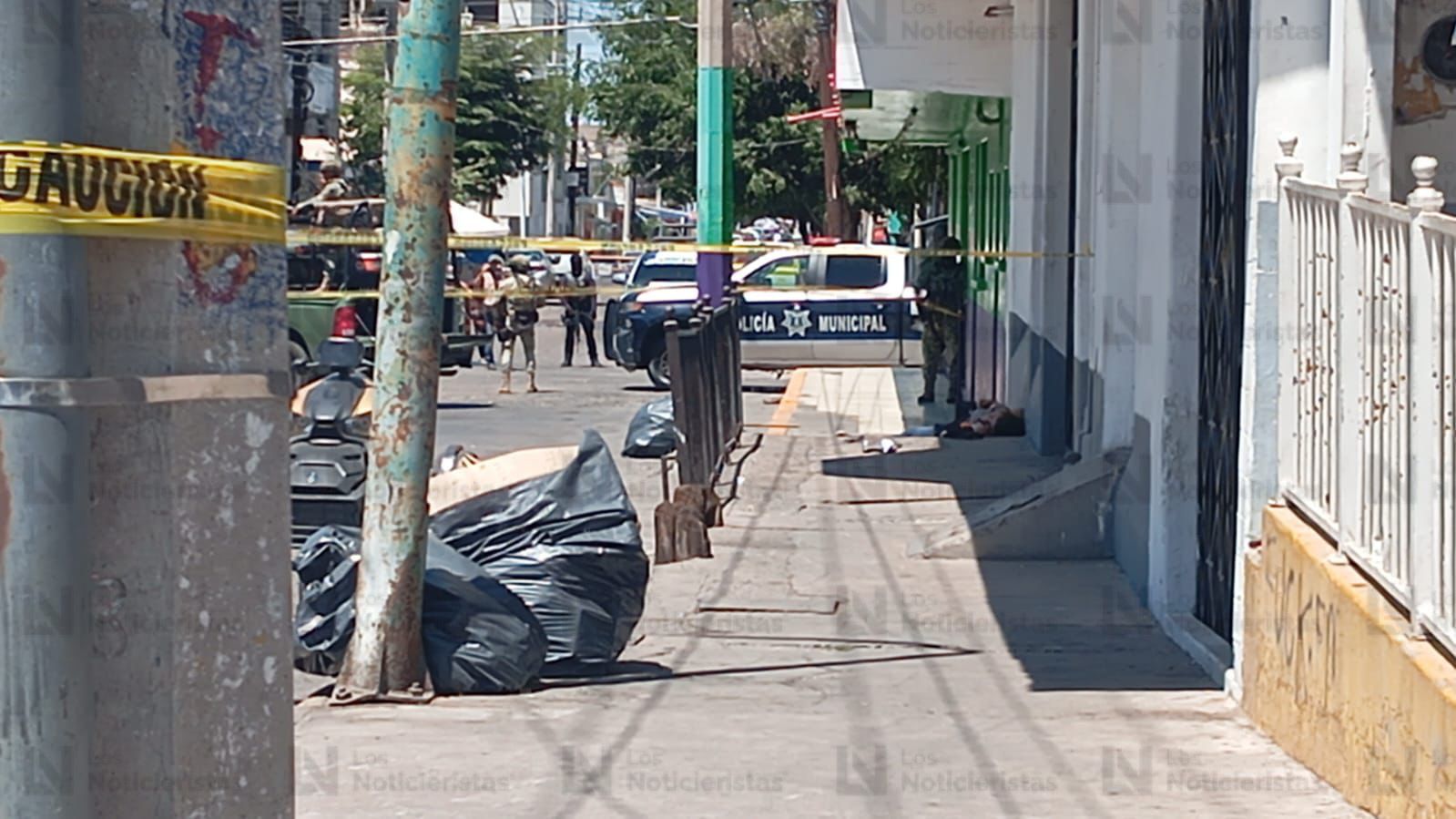 Ejecutan a una mujer frente al Bar Ranas en Culiacán