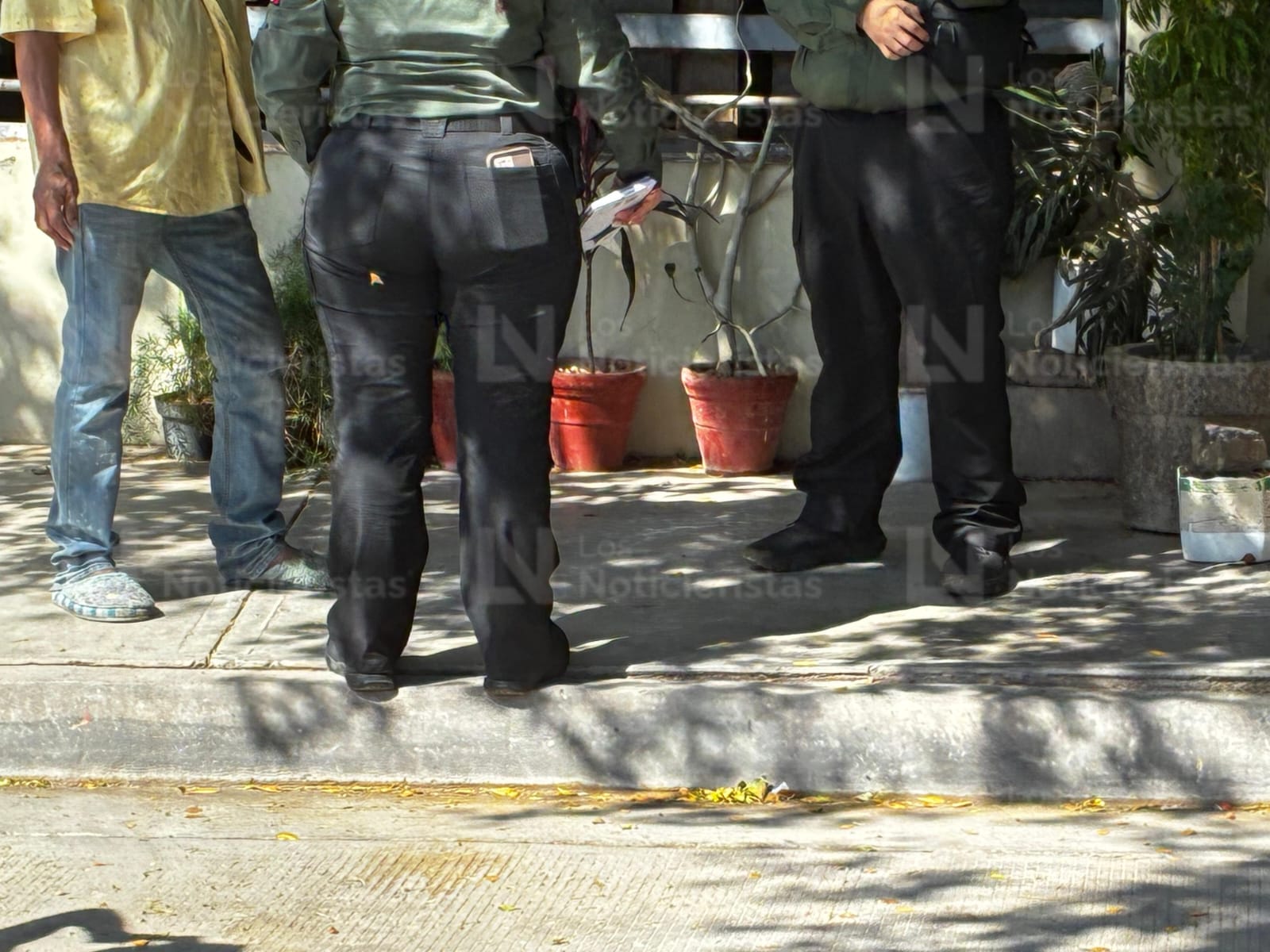 Mujer sin vida en la colonia Romanillo, en Los Mochis