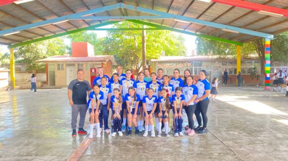 Con orgullo y emoción, niñas voleibolistas de la escuela Tipo, en Guasave, van por la gloria nacional