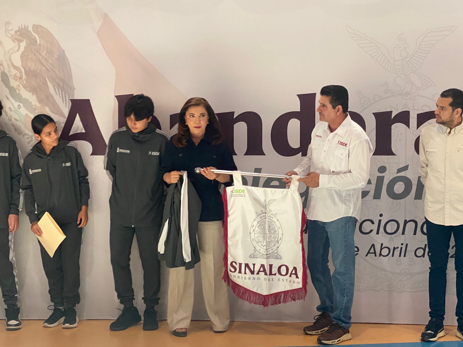 Abanderan a la delegación Sinaloa para la Olimpiada Nacional Conade 2026