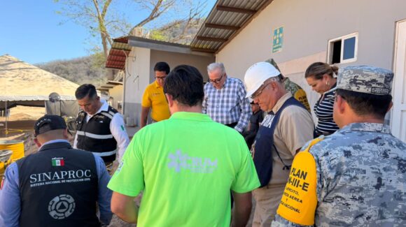‘No podemos abandonar la esperanza’: Rocha acude a mina de Santa Fe, en Rosario, ante operativo de rescate del último minero