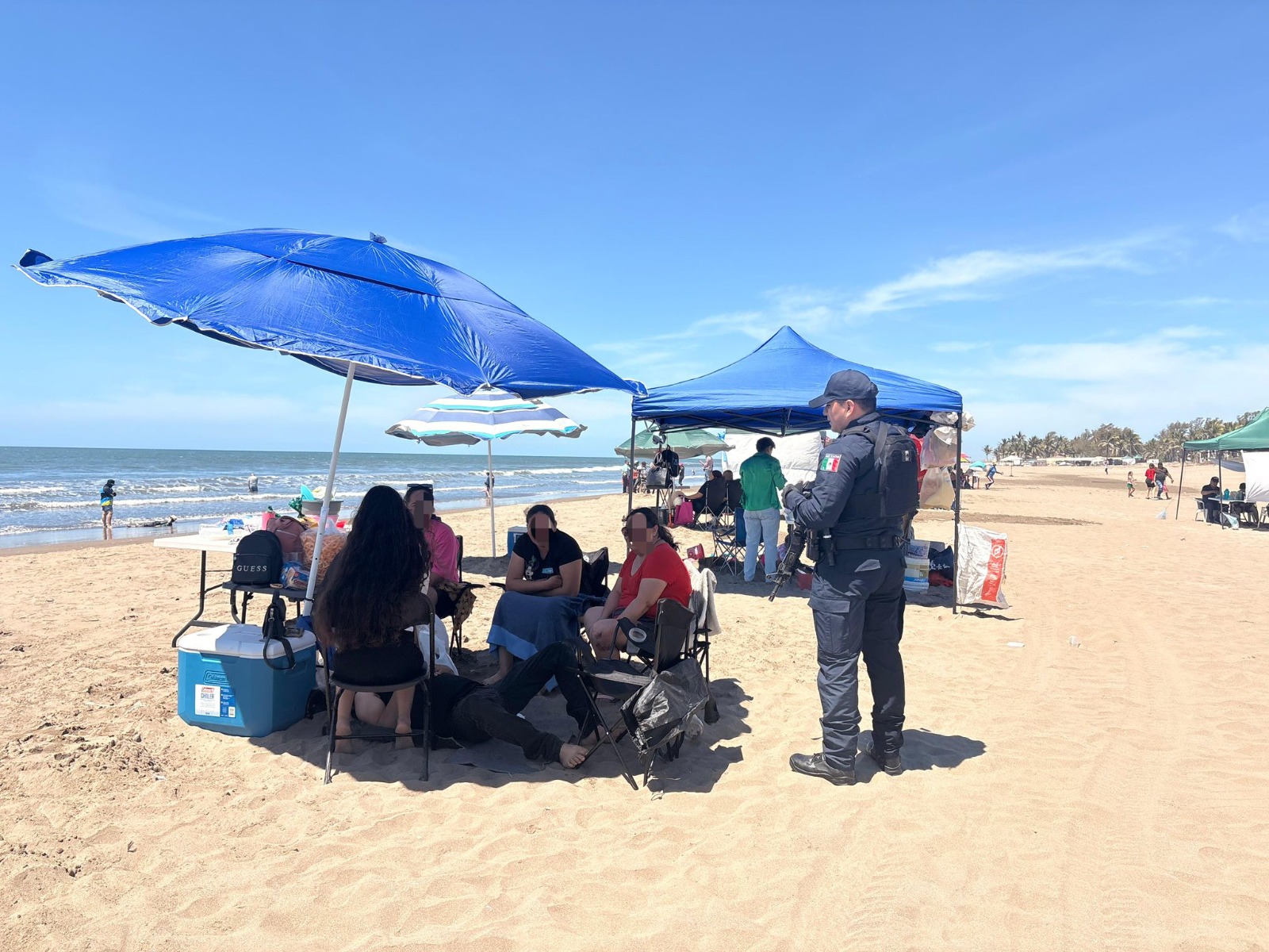 Elemento de seguridad en rondines por la playa