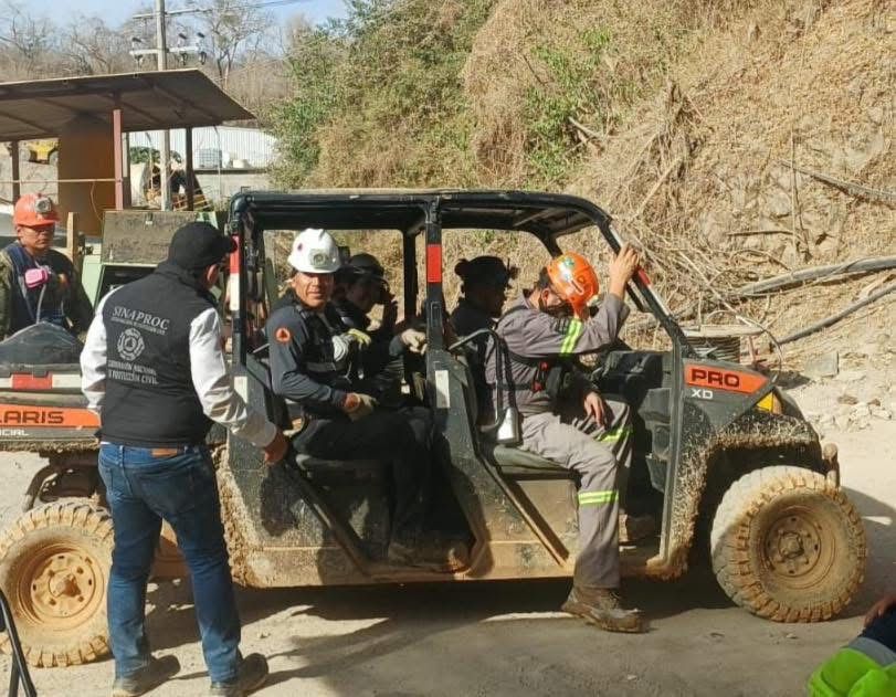 Operativo para rescatar a trabajador de la mina Santa Fe, en El Rosario