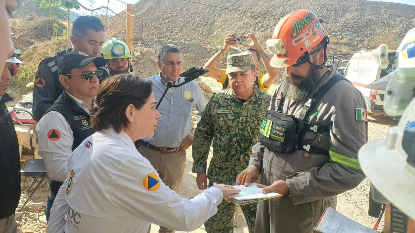 Operativo para rescatar a trabajador de la mina Santa Fe, en El Rosario