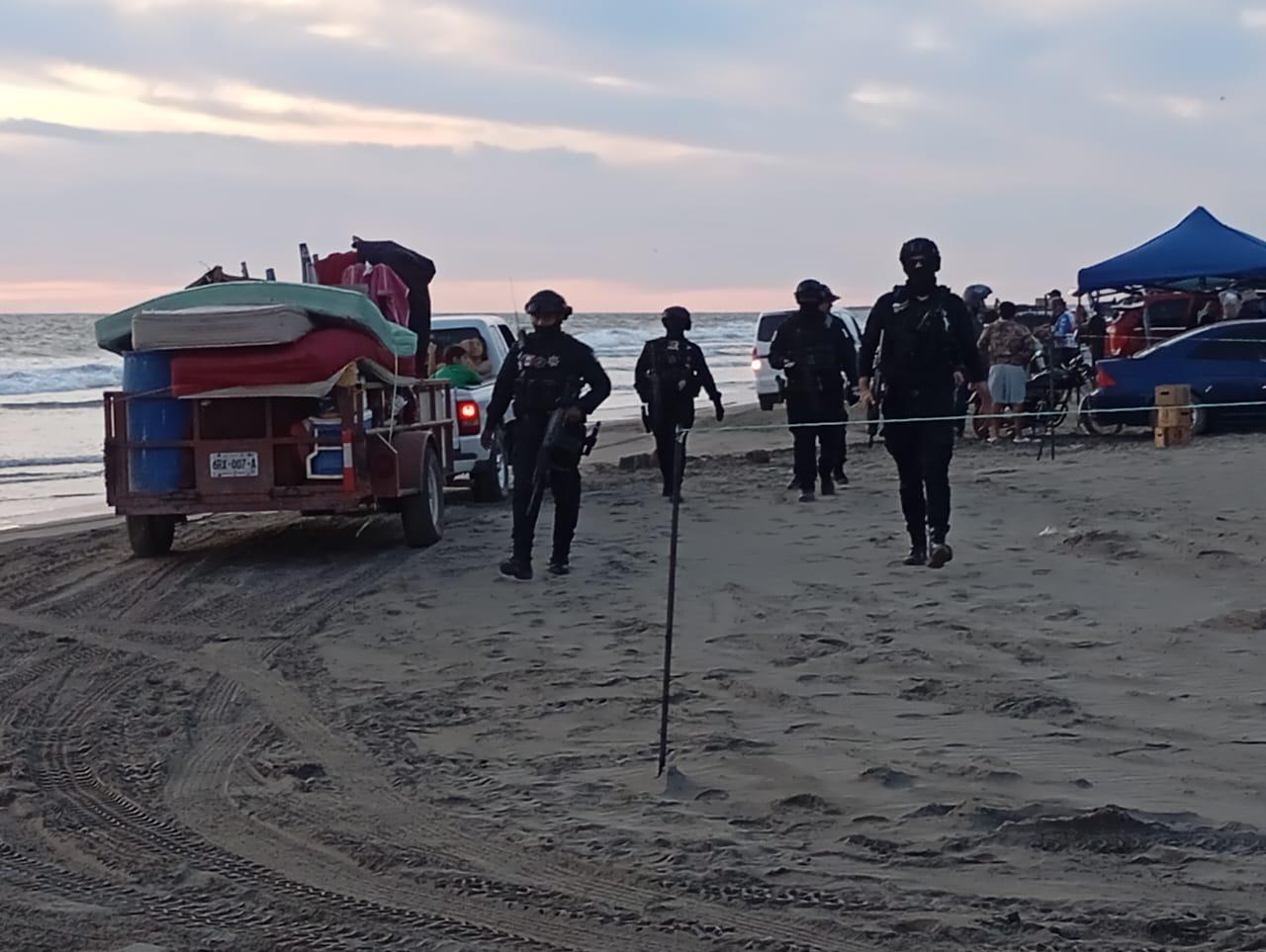 Elementos de la policía estatal en recorridos por las playas