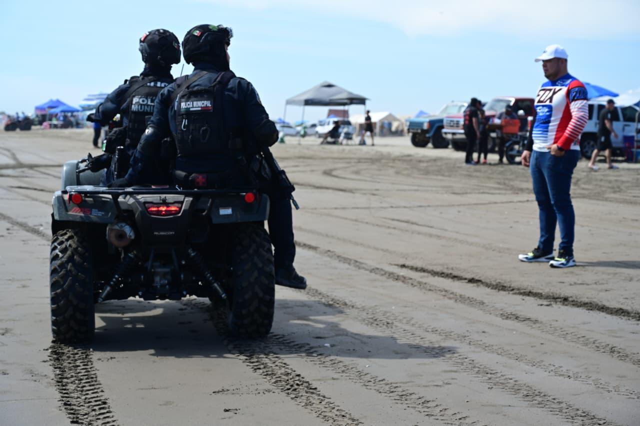 Elementos de la policía municipal en recorridos por las playas