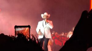 pancho barraza en concierto en semana de la moto en mazatlan cantante