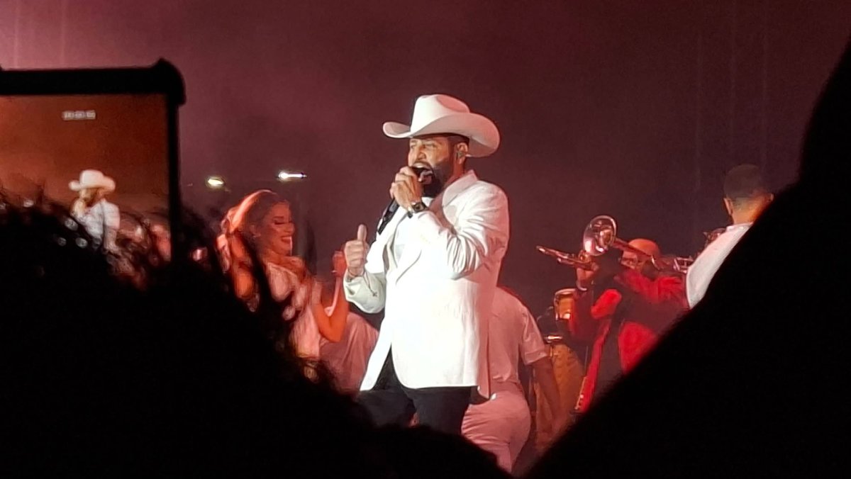 pancho barraza en concierto en semana de la moto en mazatlan sinaloa