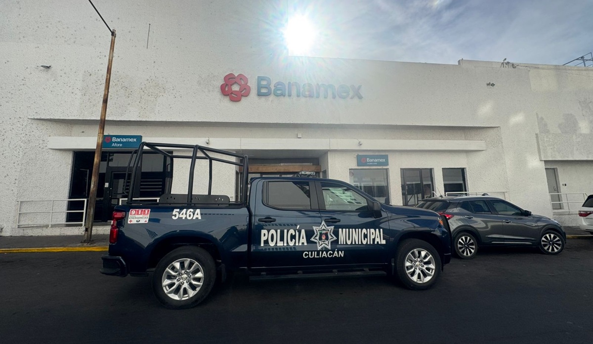 Patrulla de la Policía Municipal de Culiacán en recorrido por el Centro de Culiacán