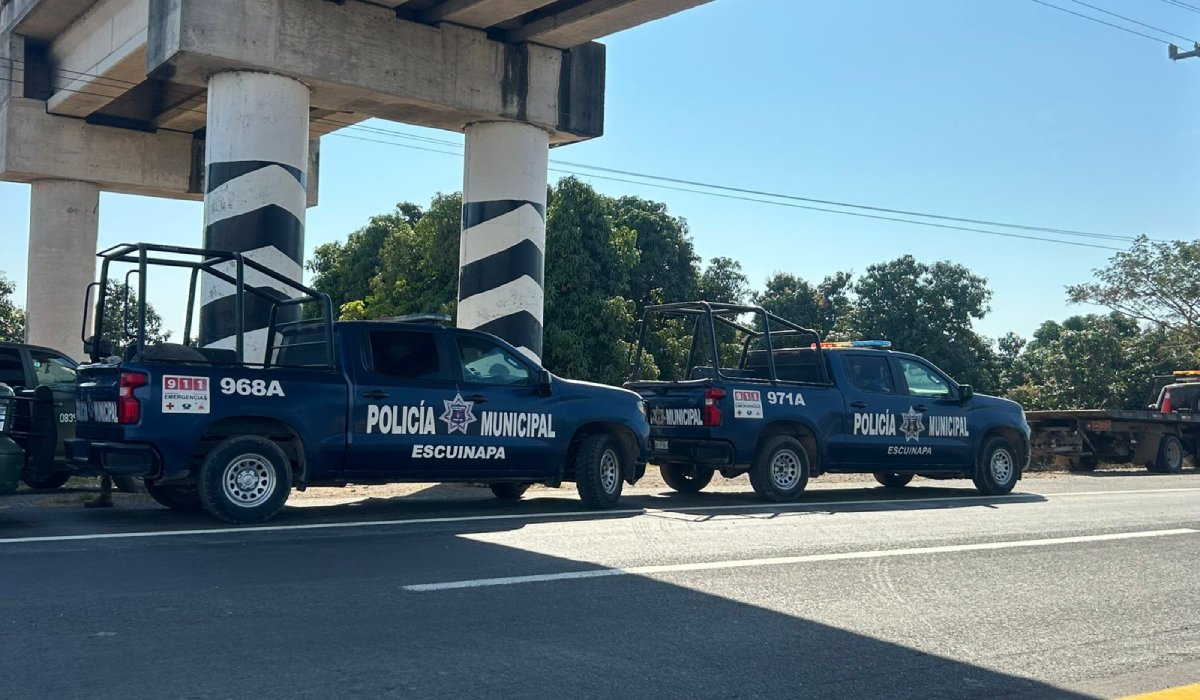 Escena del ataque armado contra policías municipales de Escuinapa