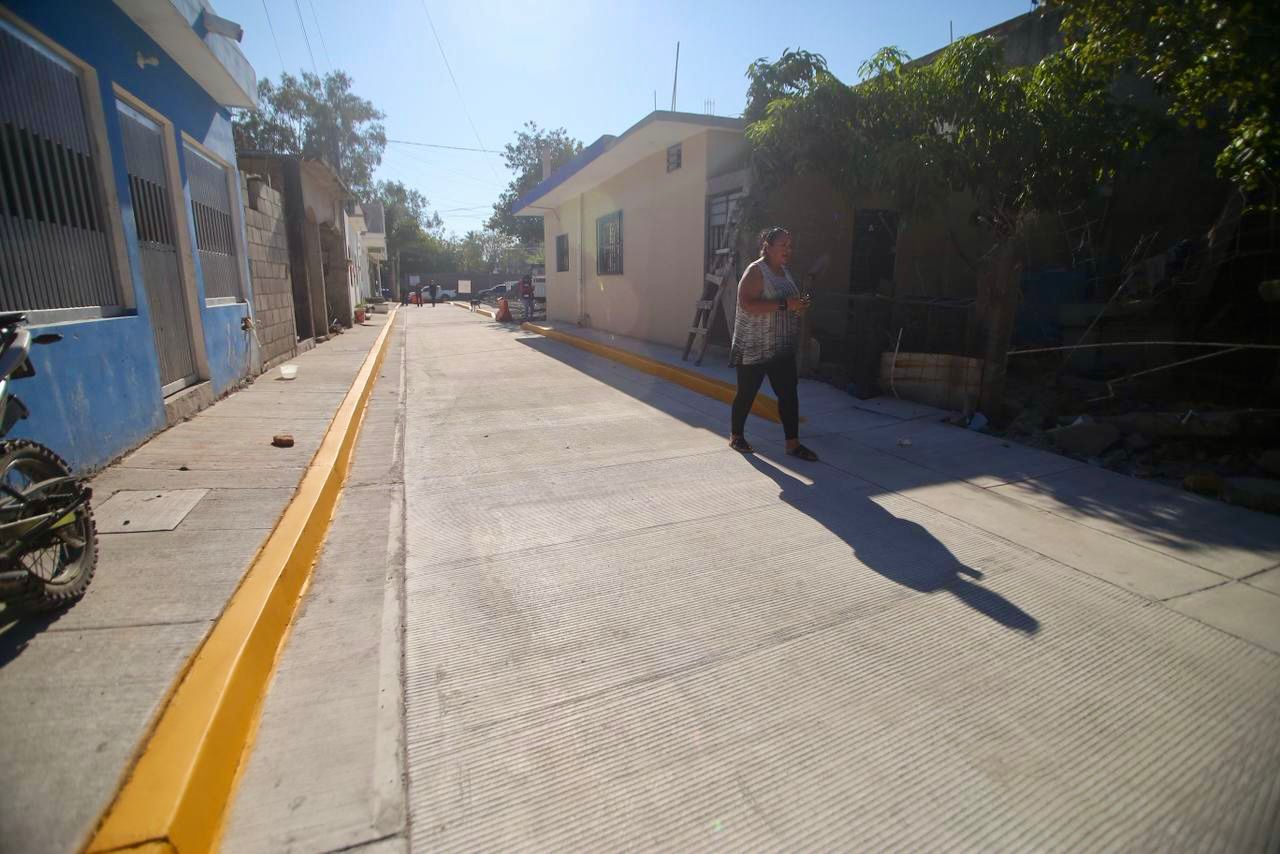 Pavimentación de la calle Primera, en la colonia Lico Velarde, en Mazatlán
