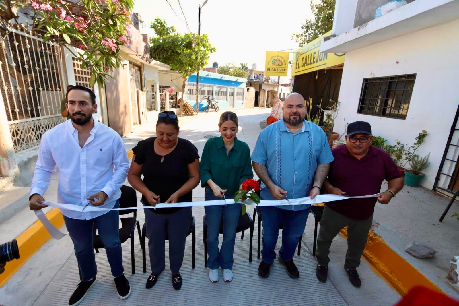 Pavimentación de la calle Primera, en la colonia Lico Velarde, en Mazatlán