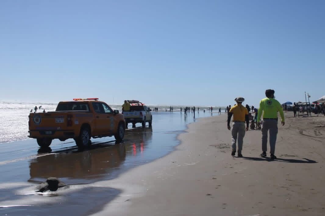 PC refuerza vigilancia en Las Glorias, Guasave, por el mar de fondo
