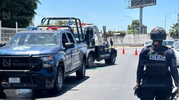 Persecución a balazos entre autoridades y ‘robacarros’ deja una policía herida, patrullas dañadas y camionetas aseguradas en Culiacán, Sinaloa