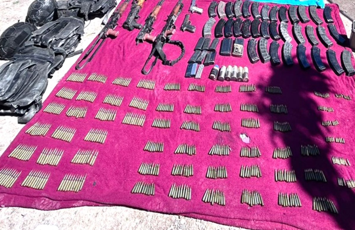 Aseguramiento de armas, cartuchos, droga y equipo tecnológico