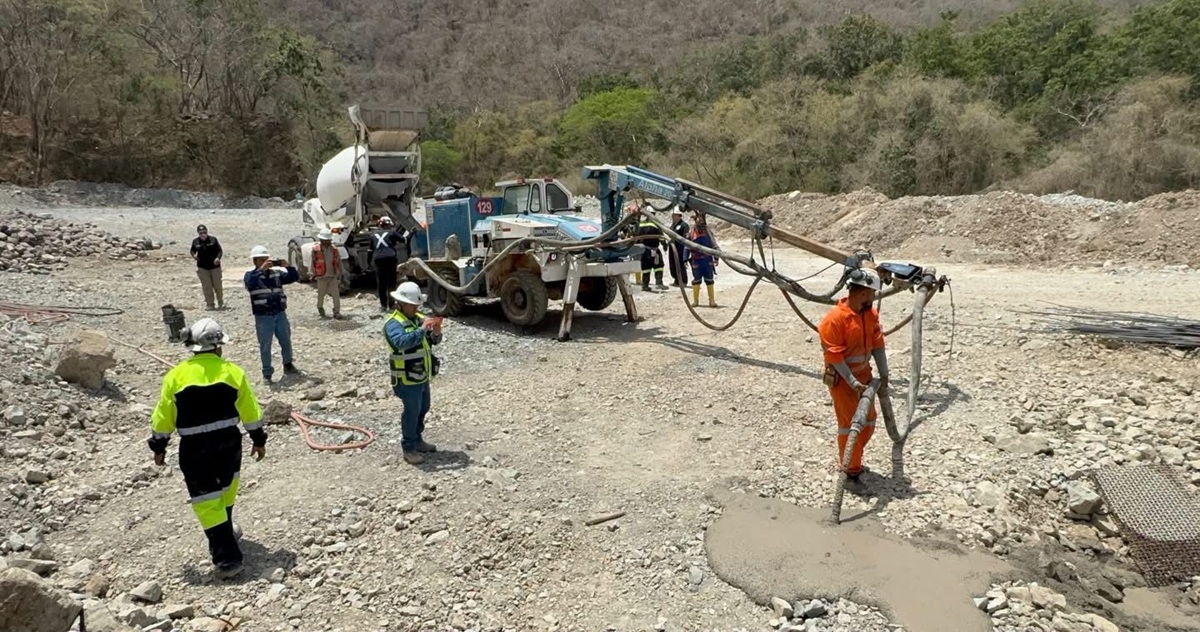 Autoridades en los trabajos de recuperación del minero atrapado en mina del Rosario