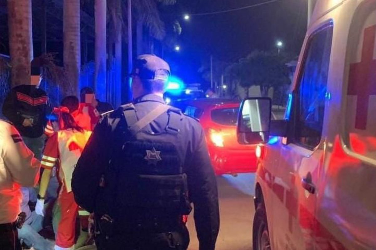 Personal de la Policía Municipal y paramédicos de Cruz Roja