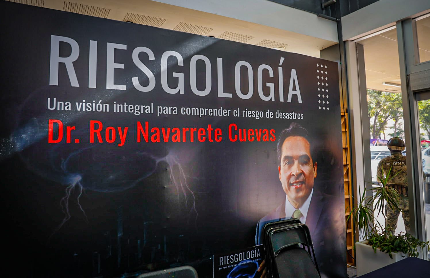 Presentación del libro Riesgología de Roy Navarrete, director de PC Sinaloa