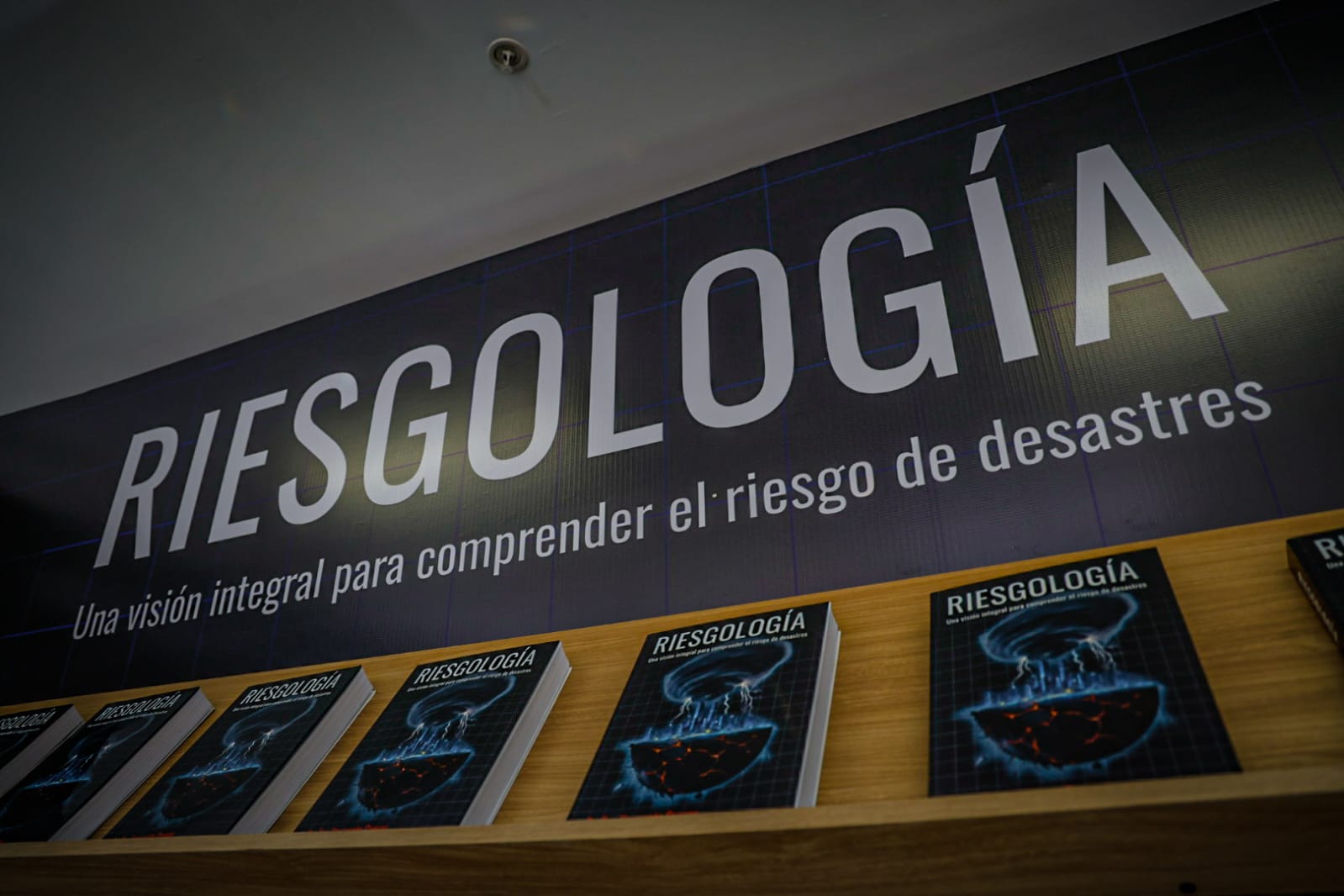 Presentación del libro Riesgología de Roy Navarrete, director de PC Sinaloa