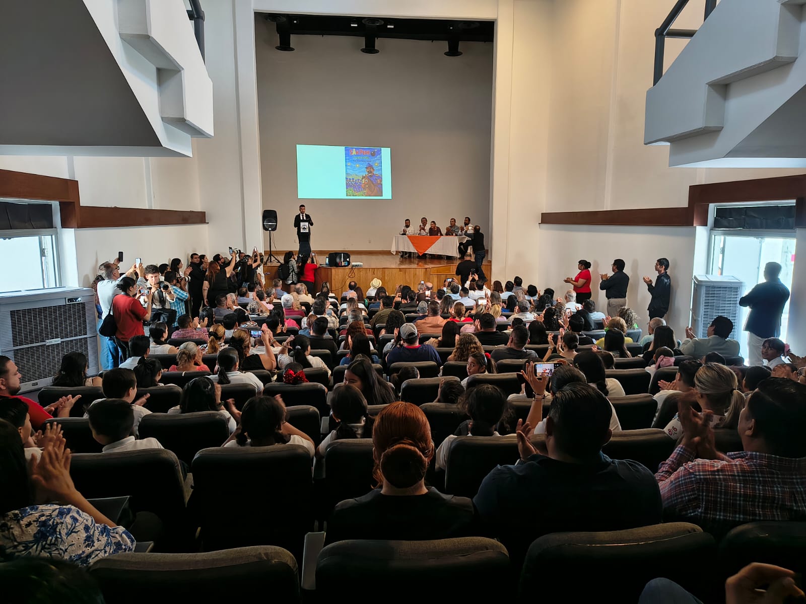 Presentación del libro "San Pedro, la gran batalla" en Mazatlán