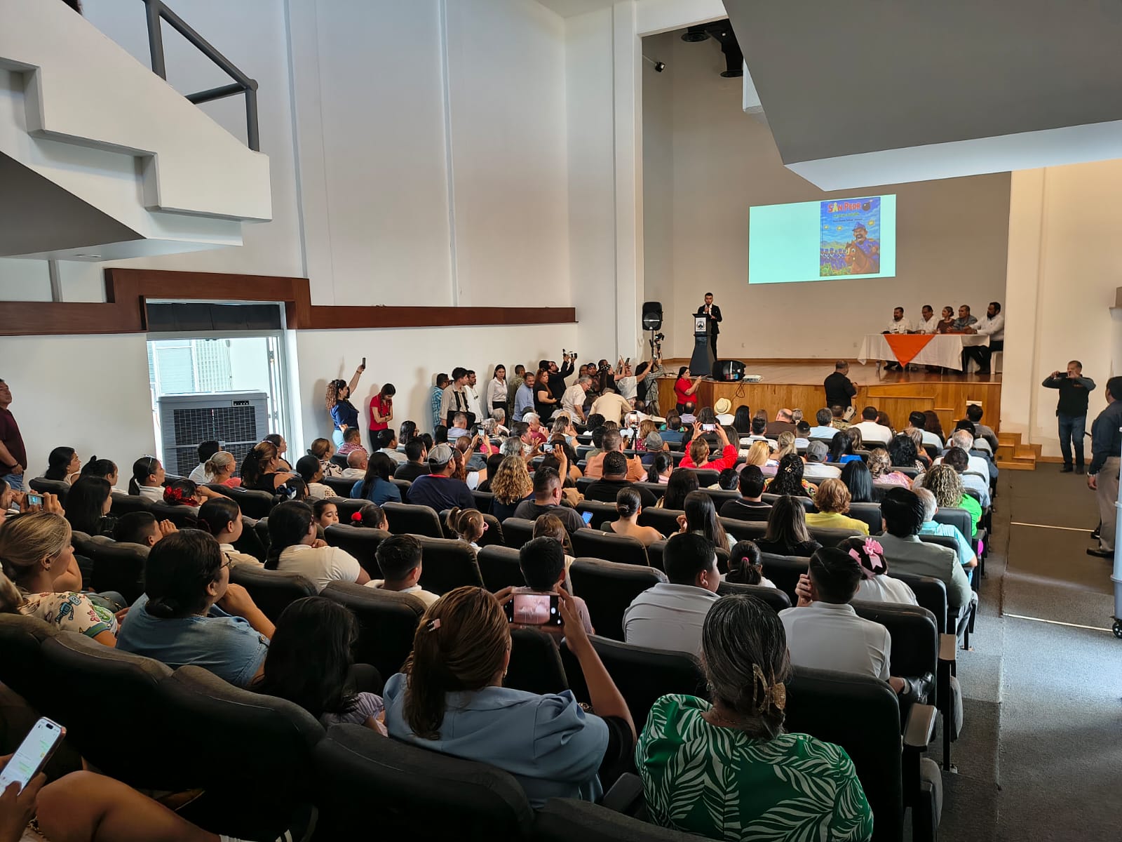Presentación del libro "San Pedro, la gran batalla" en Mazatlán