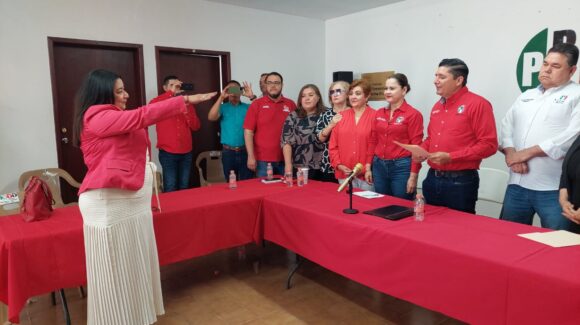 Imelda Beltrán rinde protesta como secretaria de Asuntos Migratorios del PRI Sinaloa; reúnen familias que por años no se ven por migración