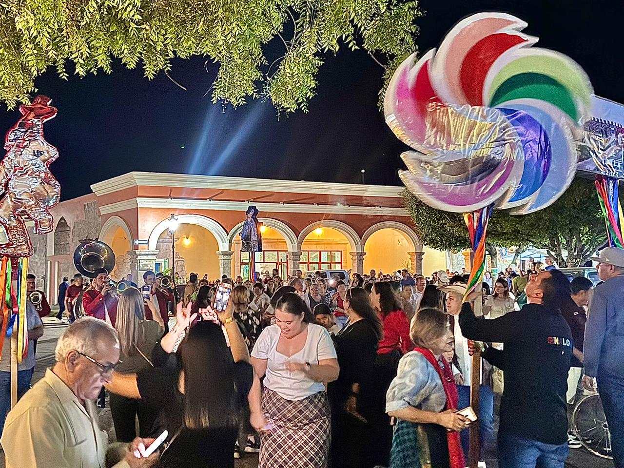 Primera callejoneada con tambora en El Fuerte