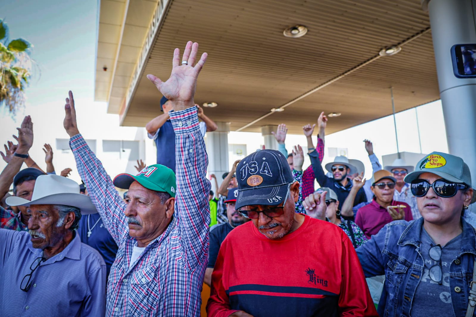 Productores en la caseta El Pisal