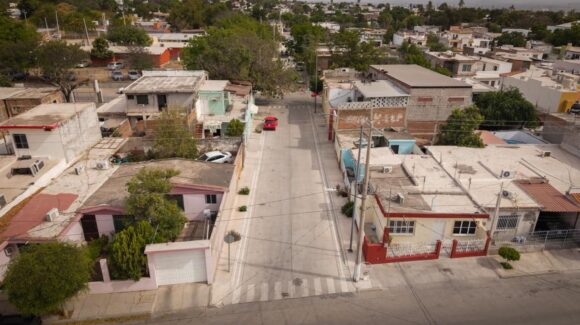 Ya son más de 60 planteles educativos y más de 10 mil estudiantes beneficiados con el programa de pavimentación en Culiacán: Gámez Mendívil