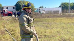 reconocen labor de dos bomberos en guasave sin