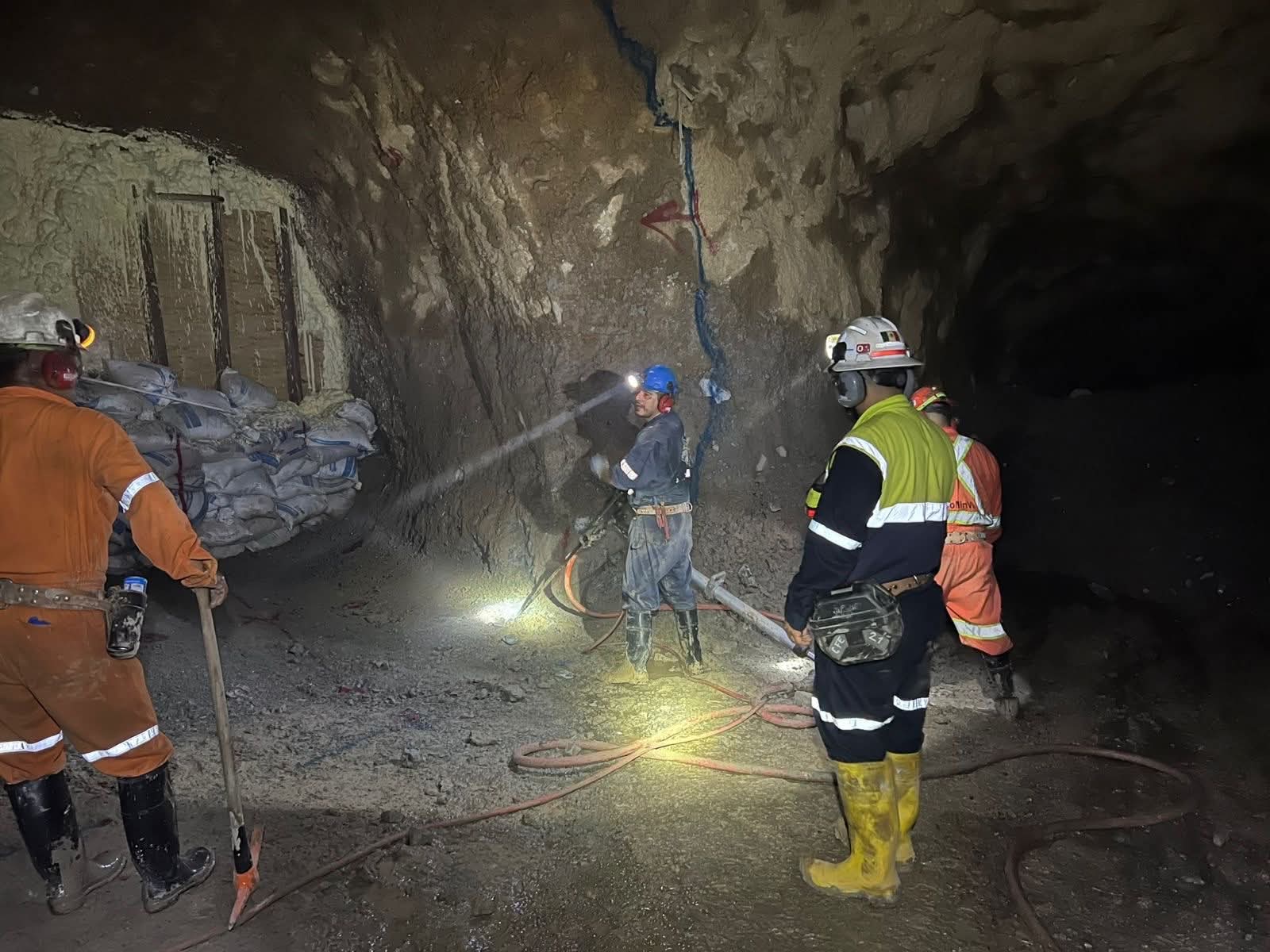 Refuerzan seguridad estructural en mina Santa Fe para avanzar en el rescate de los tres mineros en Rosario