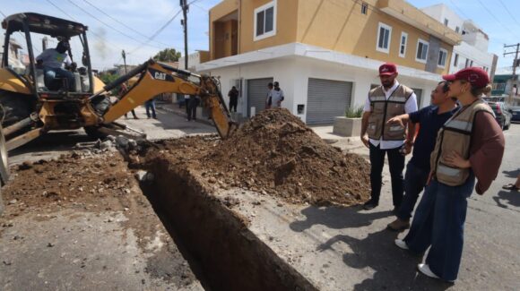 Inician rehabilitación de drenaje en la colonia Olímpica, en Mazatlán tras fallas en la red sanitaria
