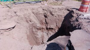 Hundimiento frente a la cabeza de Juárez en Guasave