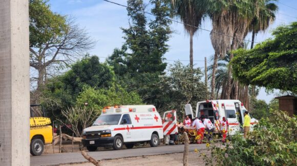 Rescatan a menor de 15 años tras ahogamiento por mar de fondo en Bellavista, Guasave, Sinaloa