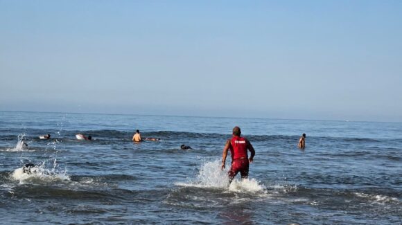 Bañistas salvan a menor de ahogarse en playas de San Juan en Ahome, Sinaloa