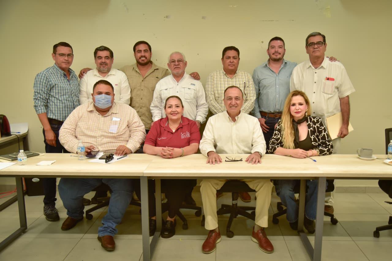 Antonio Menéndez se reúne con síndicos municipales de Ahome, Sin.