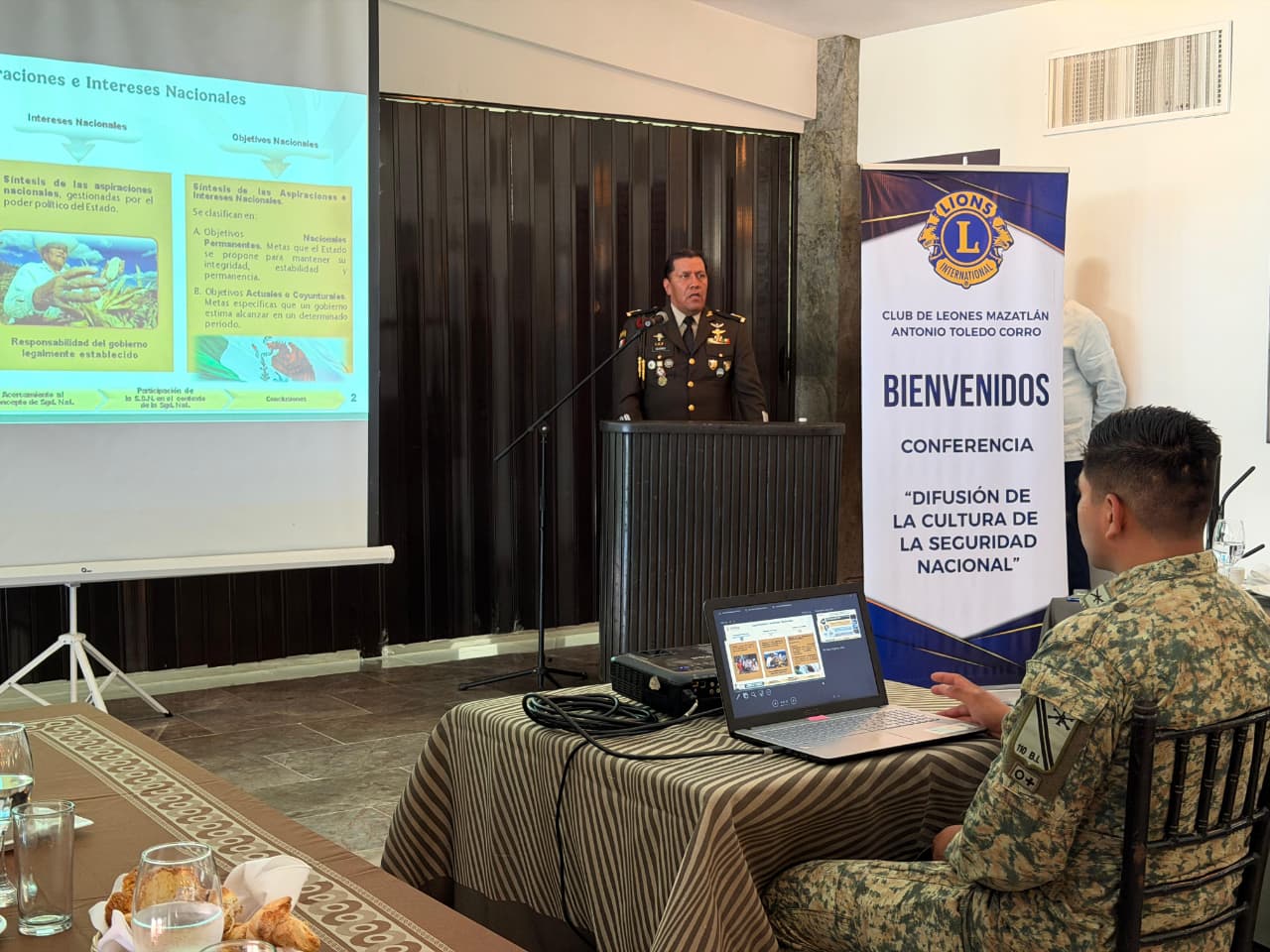 Reunión entre Club Leones Mazatlán y elementos del Ejército Mexicano
