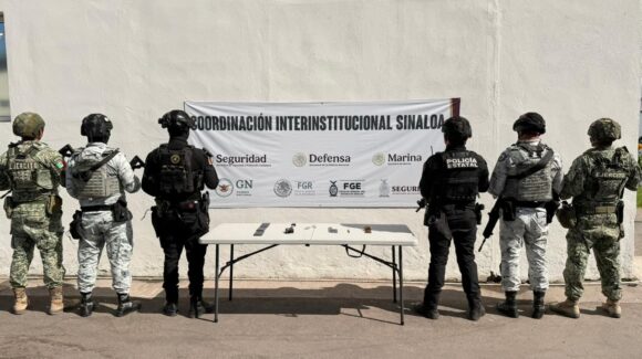Teléfonos, cargadores, puntas y trituradoras de mariguana lo asegurado tras revisión en módulos del Penal de Aguaruto, en Culiacán, Sinaloa
