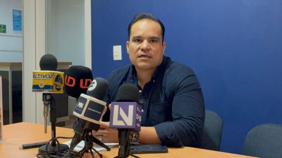 Empresas en Los Mochis advierten dificultades para cumplir con checadores por reforma laboral de 40 horas