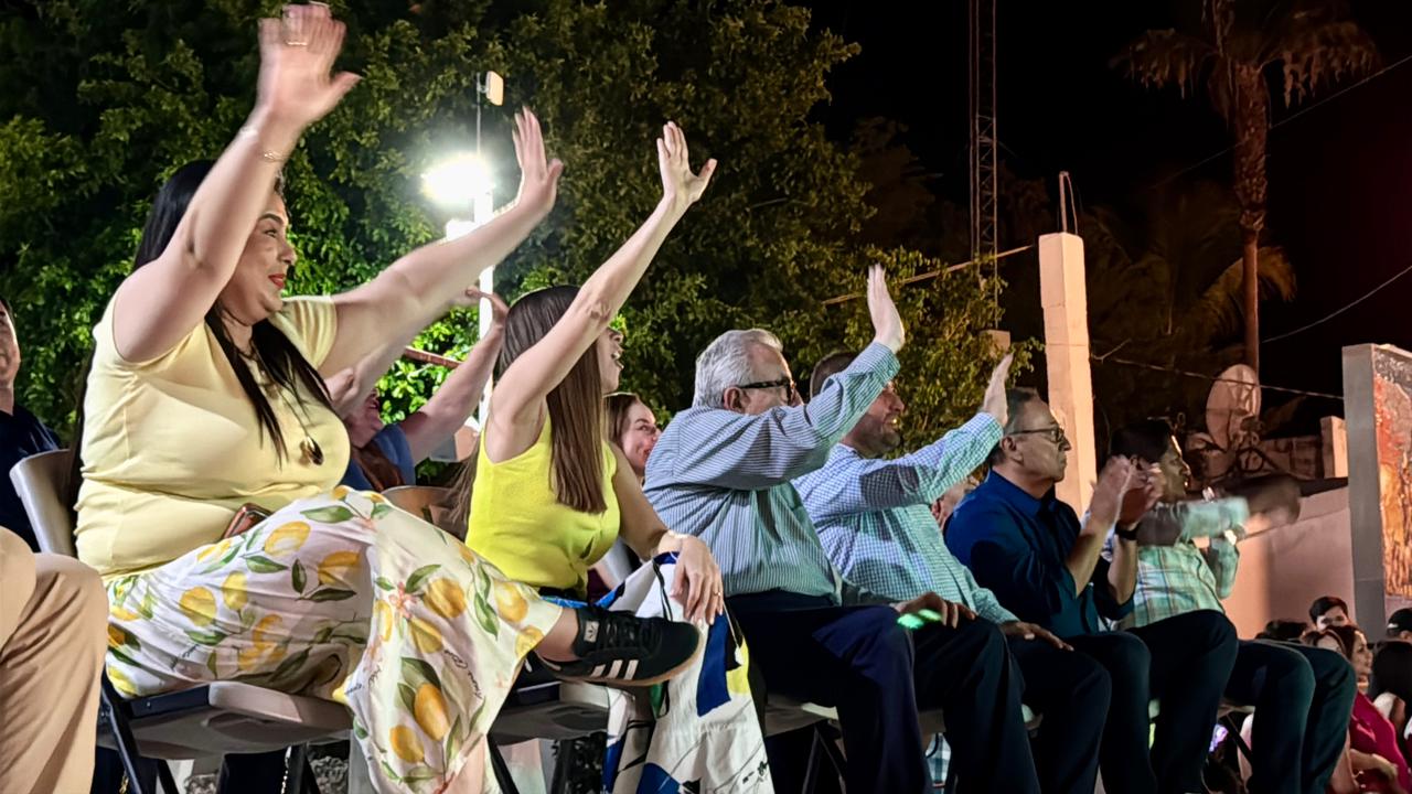 Rocha y José Paz en el Carnaval de Badiraguato 2026