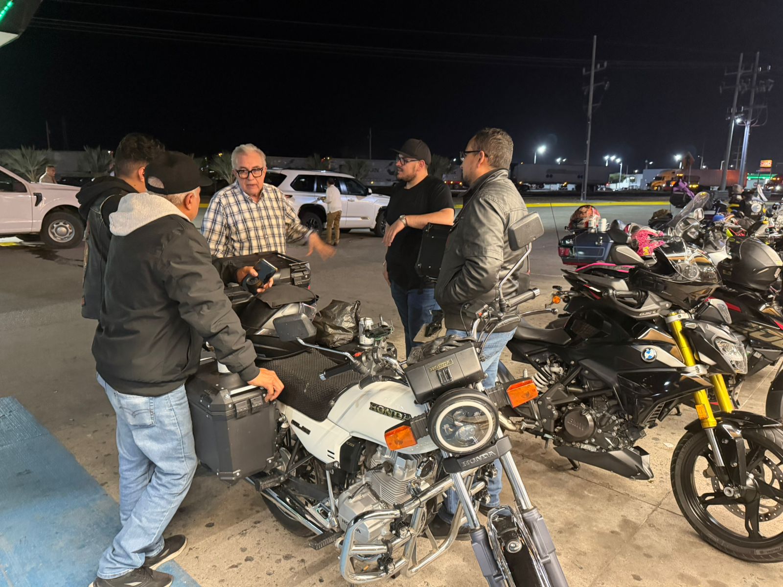 Rocha Moya recibe a motociclistas en Villa Unión, Mazatlán